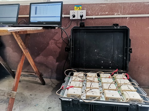 1605502200470208.jpg 图一:装在箱中的节点仪正接受电脑测试.jpg