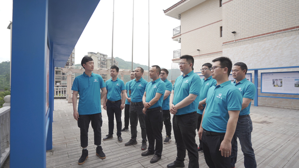 1621301281719107.jpg 争当头雁 青春闪光 专题党课照片 (1).jpg