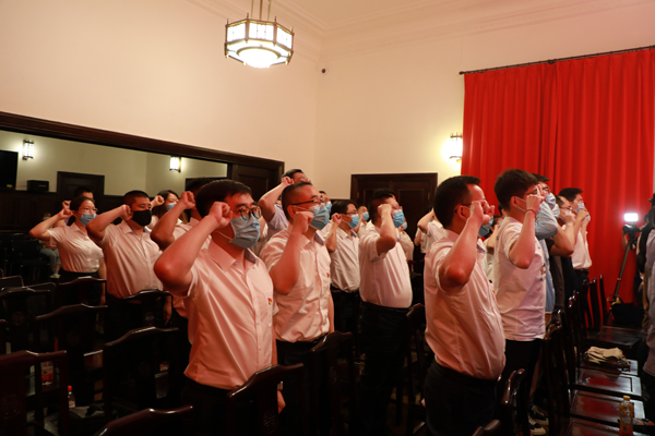 1624258997830707.jpg 党员重温入党誓词.JPG