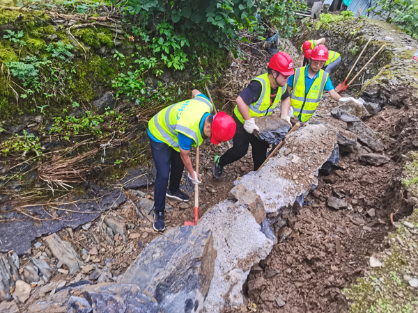 抗洪抢险照片  (2).jpg