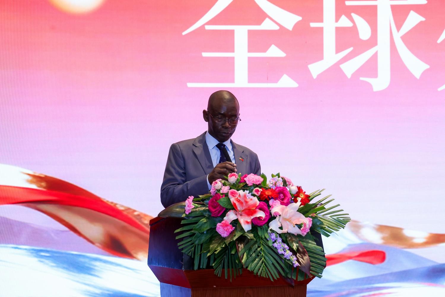 大使发言定屏 1 (1)(1).jpg