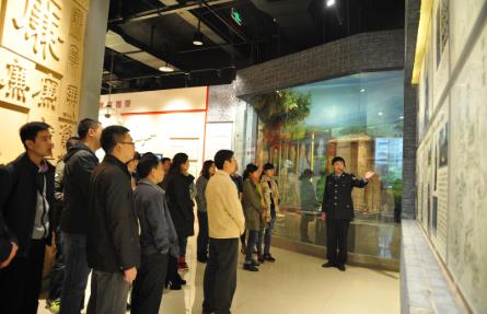 打造“五型”机关全面加强作风建设