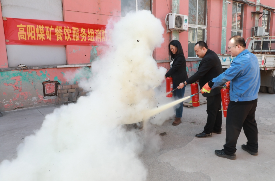 高阳煤矿后勤管理中心餐饮服务组开展消防逃生应急疏散演练