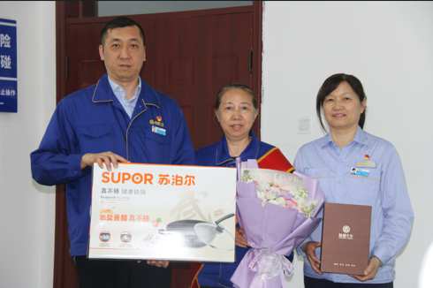 数十韶华献岗位 温情满载送荣休