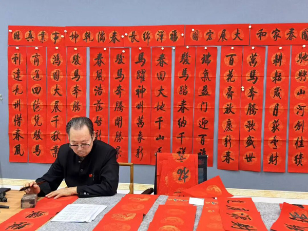 从“像启功”到“通启功” ——战国权启功书风艺术的独特观察