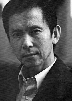 何家英