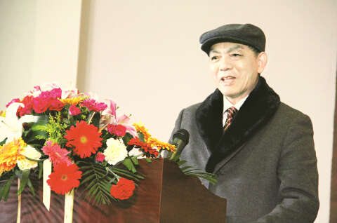 ●董事长陈克明年会上作报告