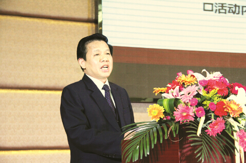 ●总经理陈克忠作公司年度报告