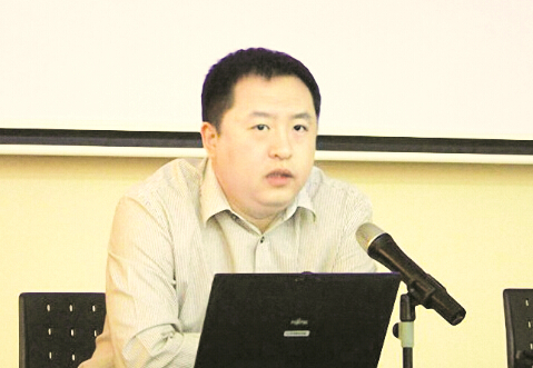 ●路雷在进行股票讲座