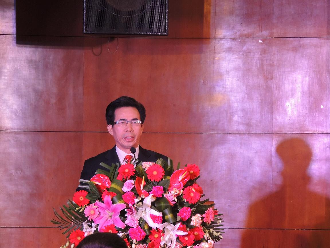 中国专家学者协会党支部书记、常务副会长安卫华做主题报告