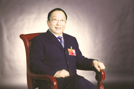 ●图为全国人大代表、 金龙精密铜管集团董事长李长杰