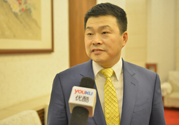 图为陶来富接受采访