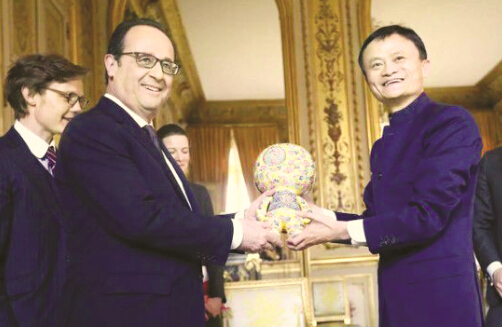 马云与法总统互赠礼物