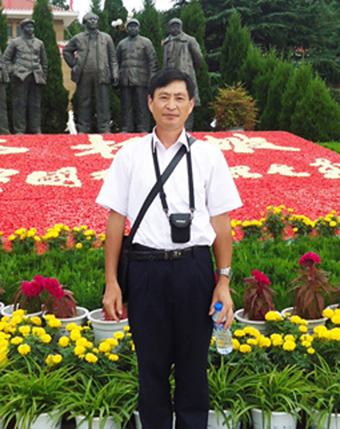 严坤明——特邀书画名家献礼抗战胜利70周年