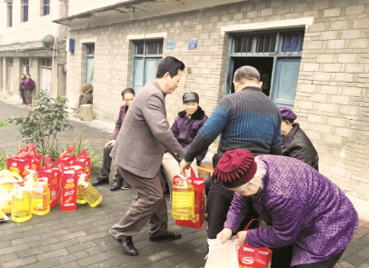 真情铸就希望 乡谊宗情流淌