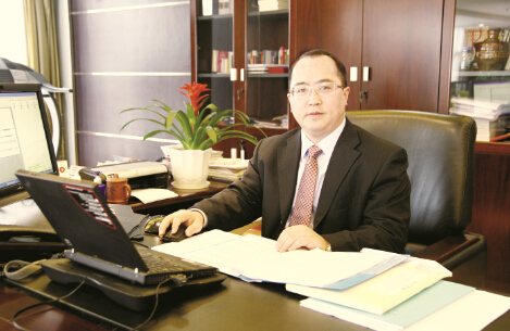 党委书记何光亮