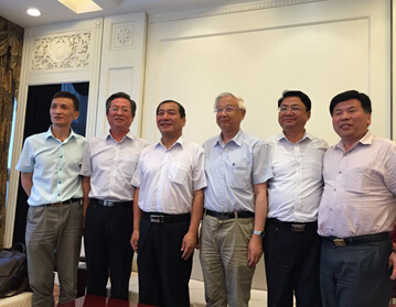 余延庆主席与南通市和海门市领导会谈 余延庆主席与南通市和海门市领导会谈