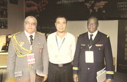 ●半坡咖啡董事长秦刚同与半坡咖啡有关的国际友人合影