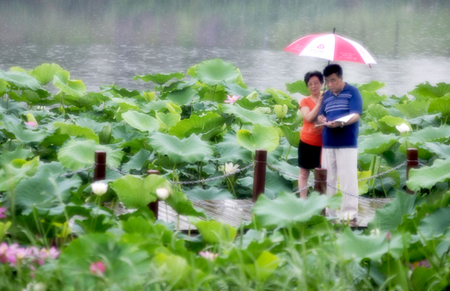 阎中柱夫妇写生照