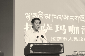 ●贵州茅台酒股份有限公司副总经理、技术开发公司董事长李明灿讲话