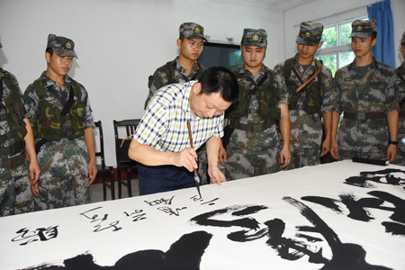 戍边神鹰护国土 军旅书家表真情