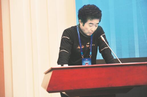 ●贵州省仁怀市申仁包装印务有限责任公司董事长张家荣在大会上发言