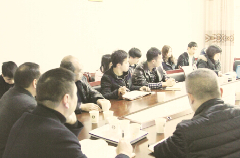 参会人员认真听取审核要求