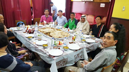 内画大师姚文吉与阿联酋迪拜友人文化交流2