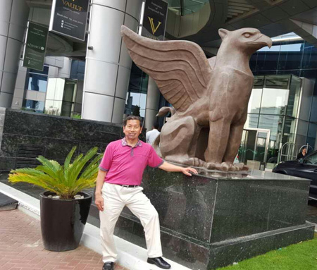 内画大师姚文吉在阿联酋迪拜