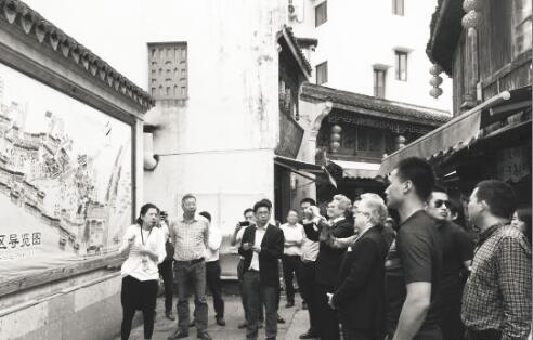 ●与会者参观石浦渔港古城
