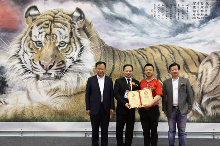 卢成之创作《中华圣虎图》现场认证