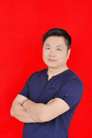 当代实力派书画家、归元寺书画院专职画师，武汉市汉南区卓越书画院常务副院长刘红权(江上)先生