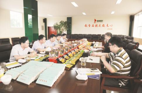 ●双方就海伦市邀请得益绿色投资办企业展开洽谈。