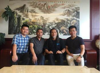 宅集新创始人姜云波、云南远腾集团董事长唐果、著名建筑设计师黄伟、福瑞至控股董事长唐闻合影