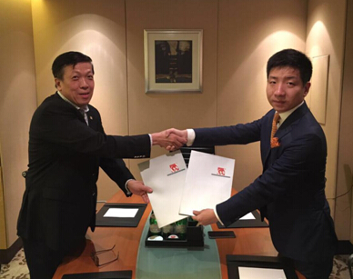 抠抠集团CEO李林彬与国际环球(印尼)集团CEO许锦祥签定协议