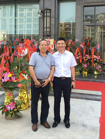书画家吴国辉应邀参加上海富明银行开业仪式