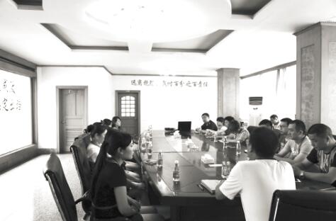 伍田管理层与参观调研的师生交流