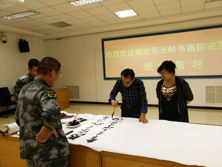1.著名军旅书画家安茂水走进联合参谋部新兵训练团与官兵共度国庆