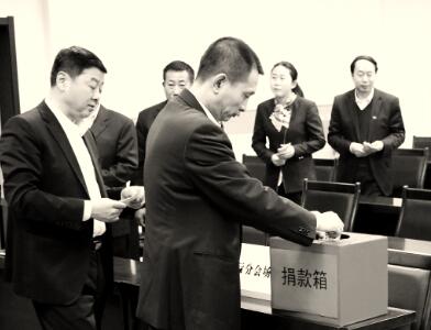 农行人牵挂贫困村 风雪中“送炭”浓浓情