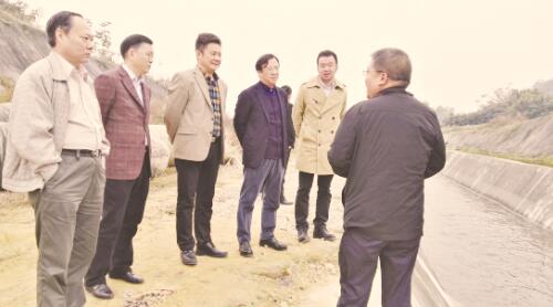 ●杨征宇一行实地察看补水和水质情况