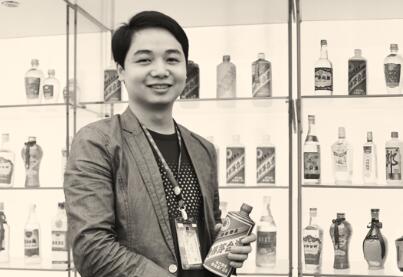 人物关键词： 余洪山，26岁；高中肄业；“北漂”；亿万富翁；老酒鉴定专家；茅台藏品量最大藏家。