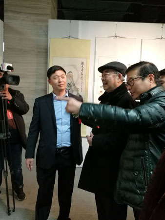 许炳荣老师为权老讲解原创作品