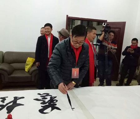 许炳荣老师为企业家挥毫泼墨