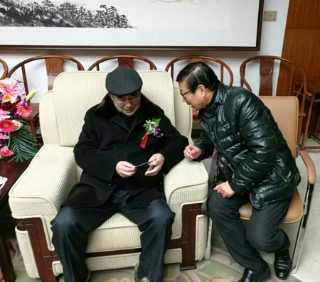 许炳荣老师与著名书法家权希军老师交谈