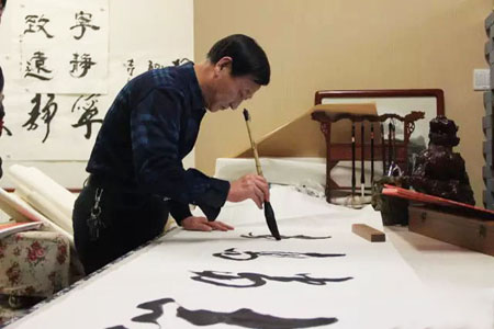 薛老师现场为朋友挥毫泼墨