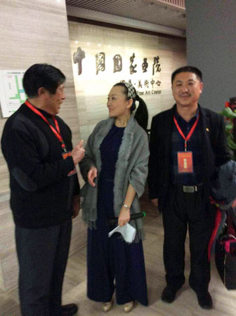 姜老师和杨丹菲记者亲切交谈