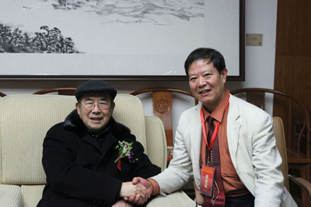 魏老师和原中央组织部办公室主任 中国书法家协会副秘书长 中国书协顾问 刻字研究会会长 现为中国文联书画艺术中心顾问 艺术品中国资深艺术顾问 著名书法家权希军先生