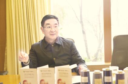 ●宜宾丝丽雅集团董事长冯涛