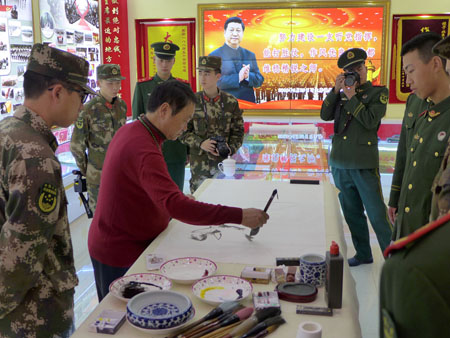 著名艺术家张少石走进礼炮部队参观慰问