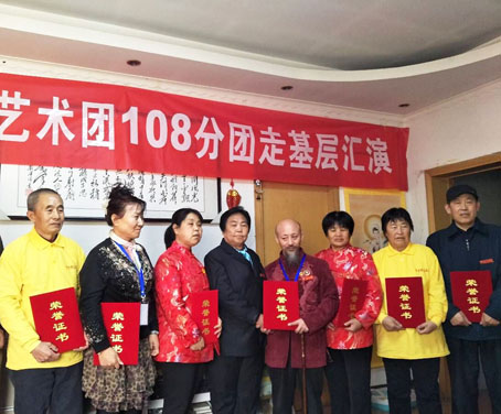 何梓溪参加中国雷锋战友艺术团108分团成立活动暨书画名家走基层文艺汇演